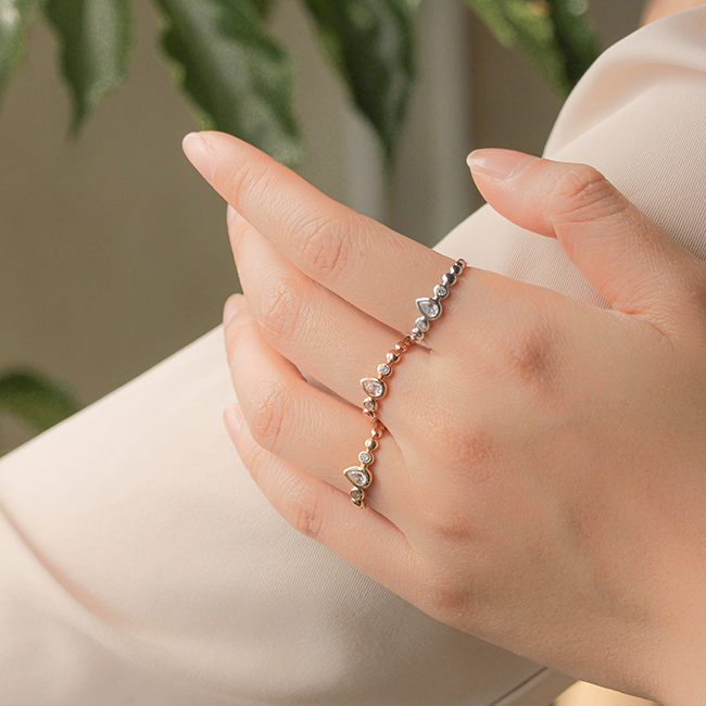 Bezel pear diamond ring